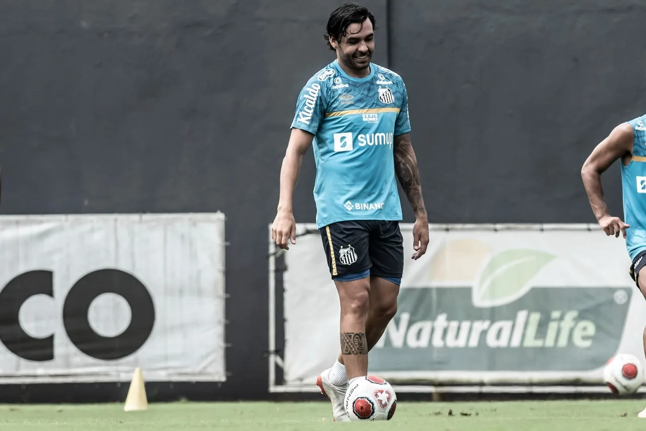 Ricardo Goulart realiza seu primeiro treino no Santos 
