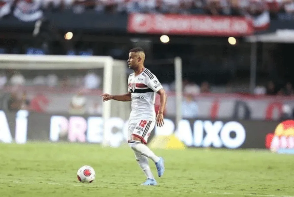 Alisson sente dores no joelho e pode desfalcar São Paulo contra o Coritiba