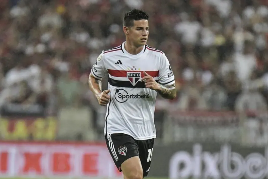 James Rodríguez ficou chateado por não ter saído do banco de reservas nos dois jogos da final da Copa do Brasil