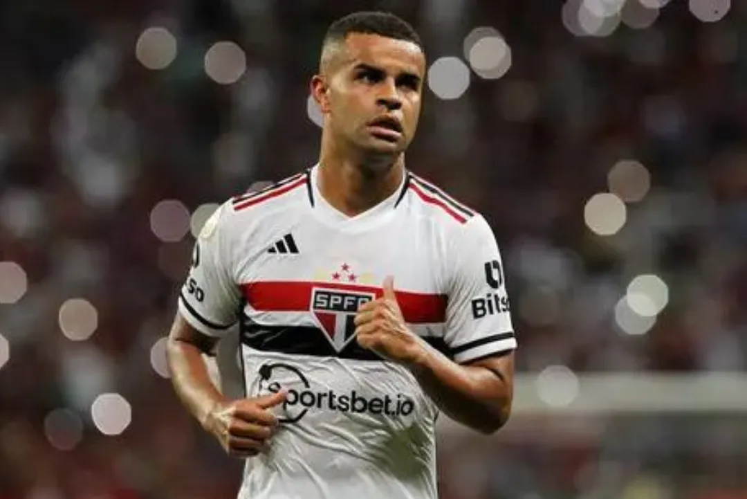Homem de confiança de Dorival Jr, Alisson renova com São Paulo até 2026