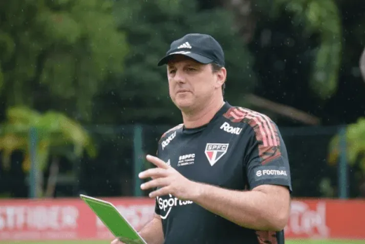Rogério Ceni afirma que não existe técnico melhor que ele para comandar o São Paulo
