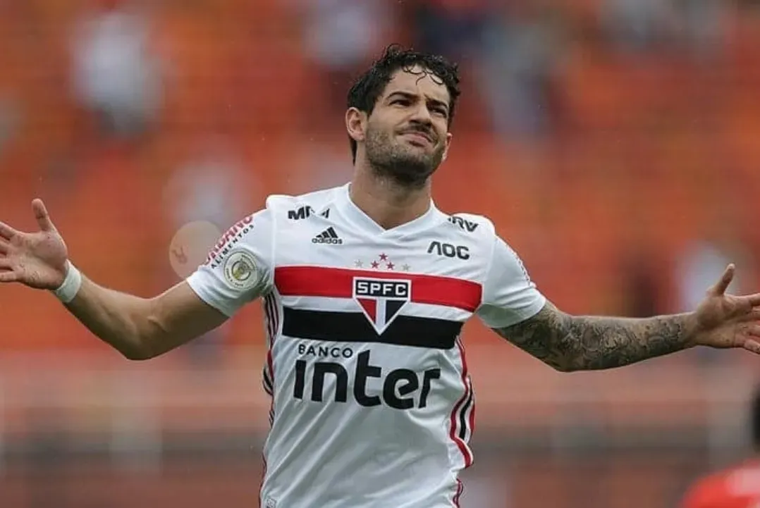 Pato sofreu uma lesão e não deve jogar mais pelo São Paulo