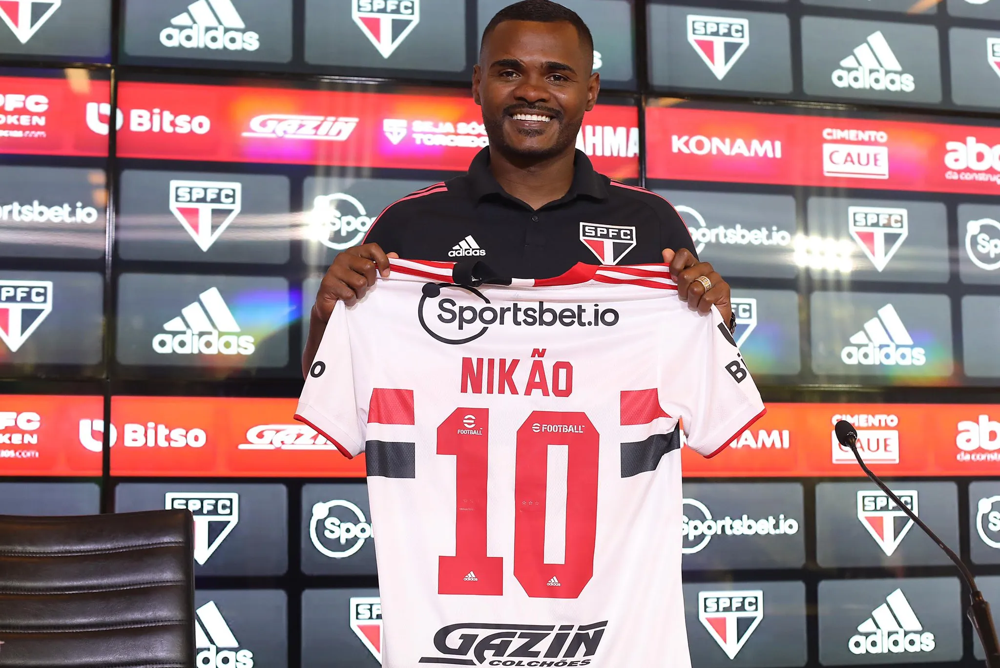 Nikão é apresentado com a camisa 10 no São Paulo