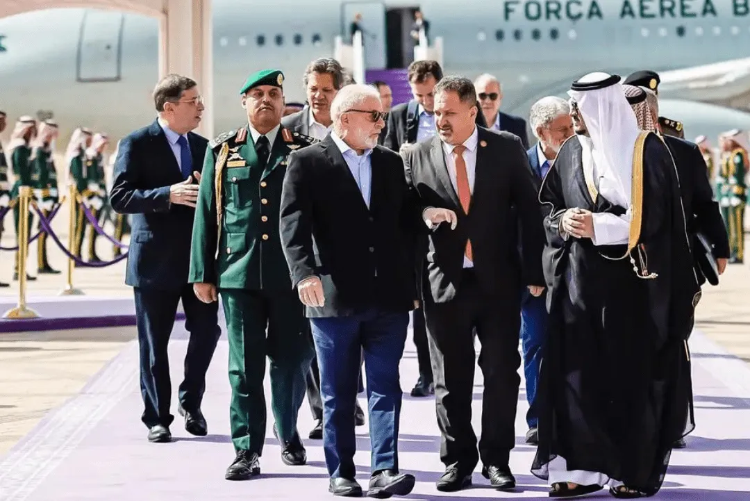 Lula desembarca na Arábia nesta terça