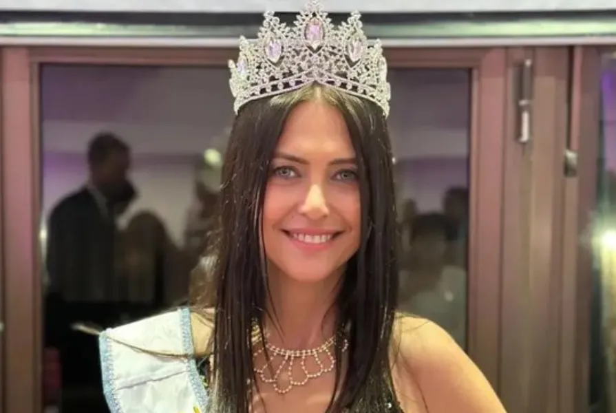 Alejandra Rodríguez, aos 60 anos, conquistou o título da edição 2024 do Miss Universo Buenos Aires