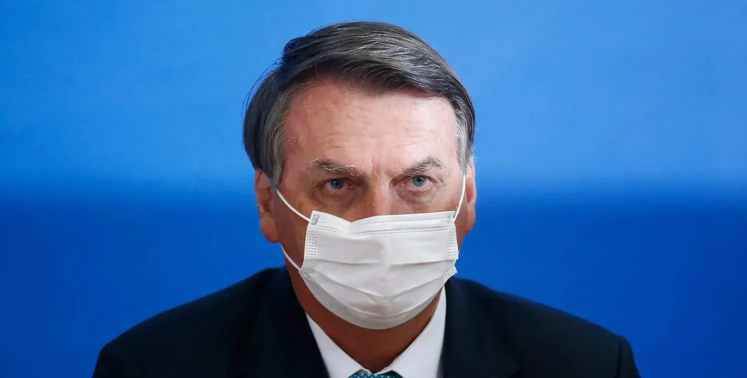   O governo Jair Bolsonaro acusou a revista de sugerir o assassinato do presidente para superar a crise.  