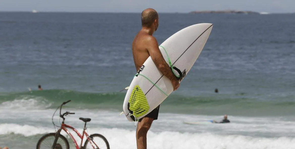   Rio autoriza permanência nas praias e deixa bares e restaurantes sem limite de horário  