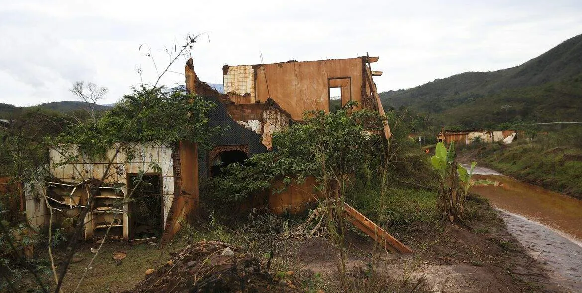  A tragédia em Mariana ocorreu no dia 5 novembro de 2015 com a ruptura de uma barragem da Samarco 