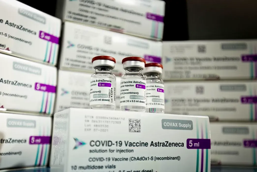 AstraZeneca diz que sua vacina para covid foi eficaz contra Ômicron após 3ª dose