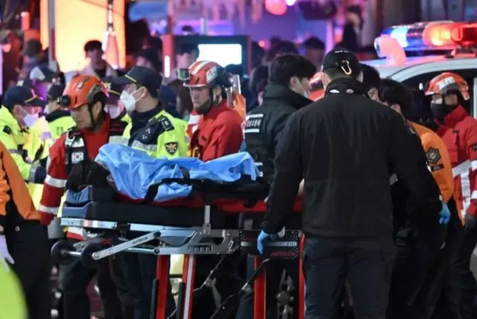  Mais de 140 pessoas morreram durante uma aglomeração em uma celebração de Halloween nas ruas de Seul