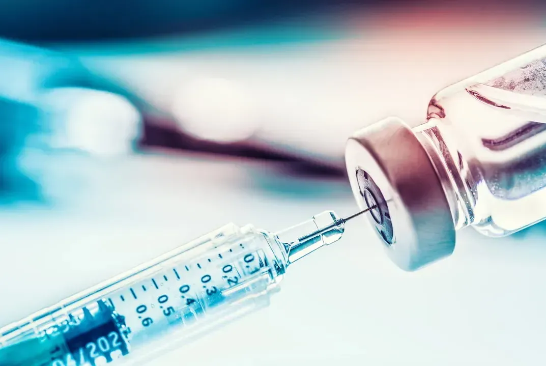 Duas doses da vacina da J&J reduzem risco de internação por Ômicron, diz estudo