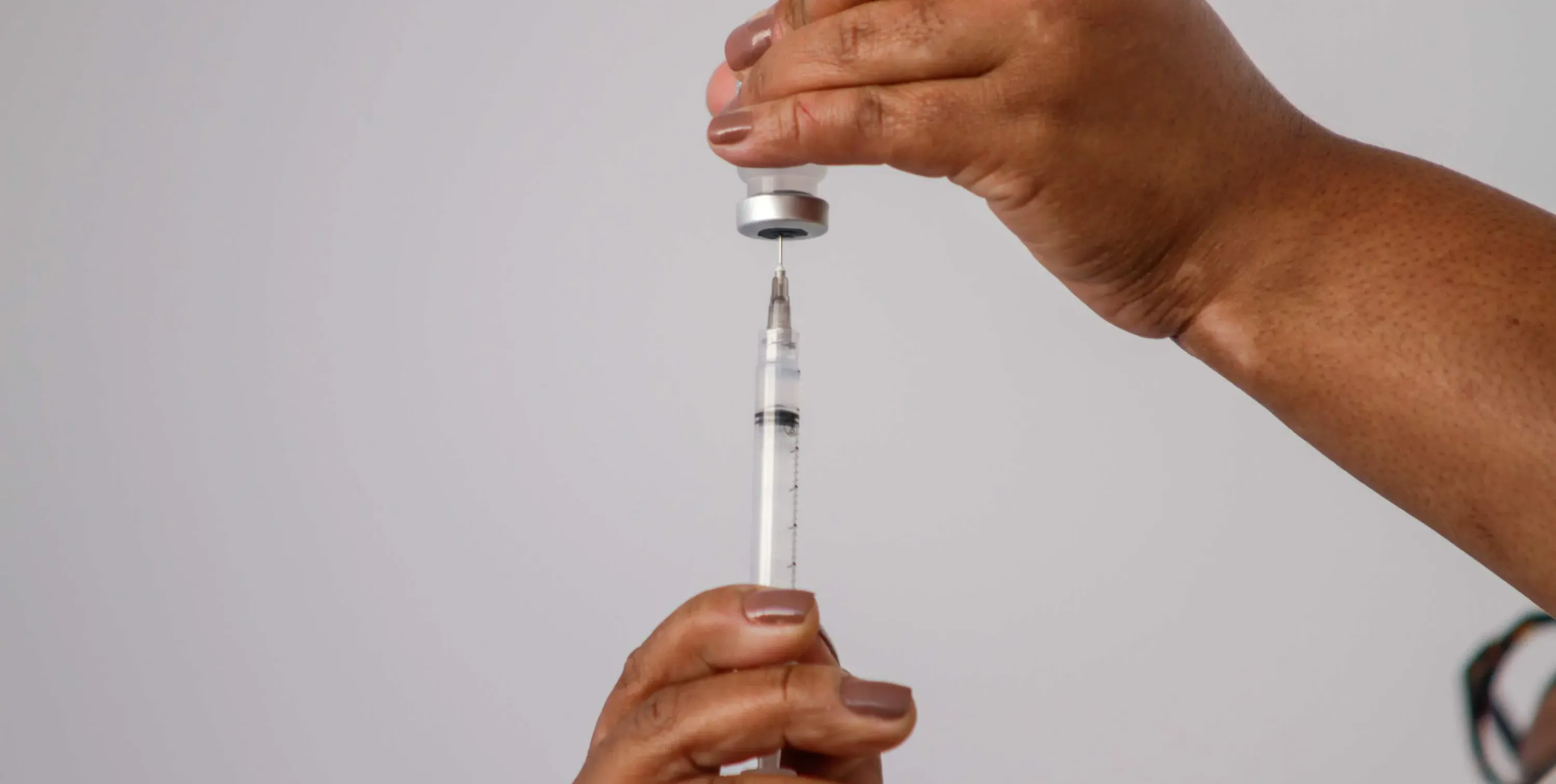   Até o meio do ano que vem, a Organização espera vacinar 70% da população  