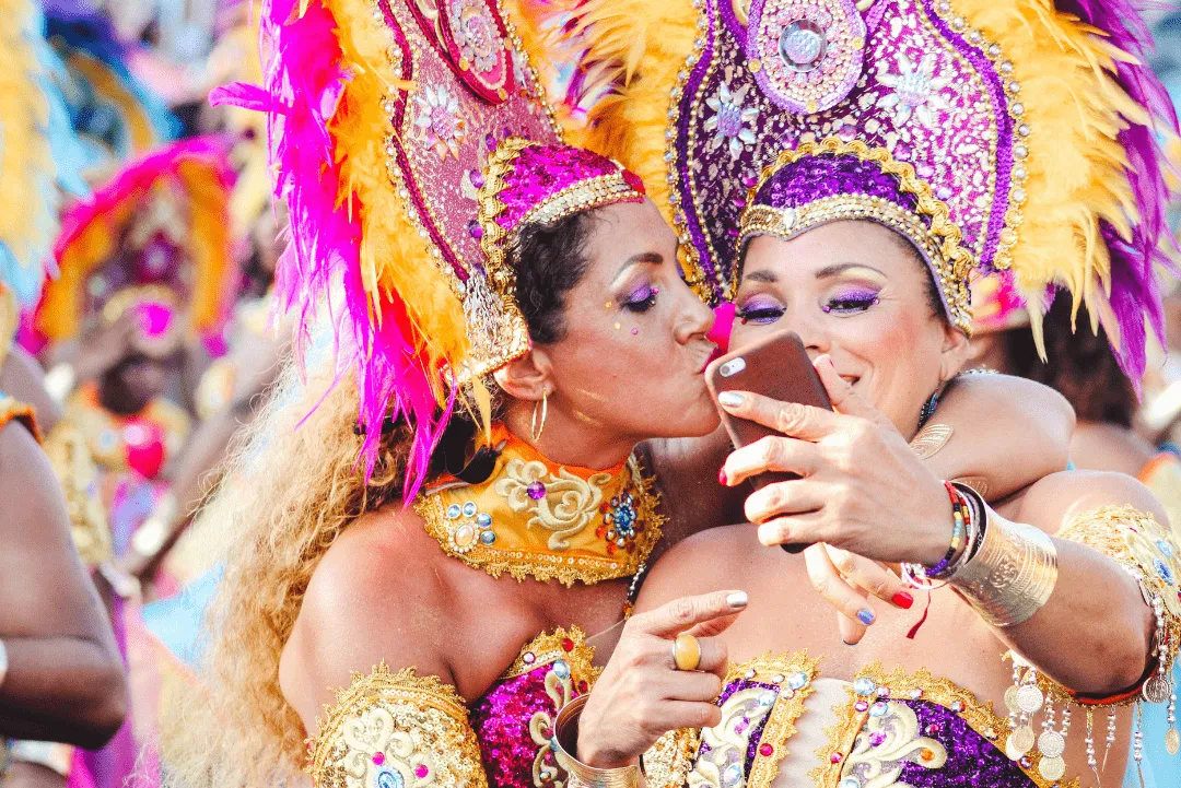 Carnaval de SP tem mais de 3 mil roubos e furtos de celular neste ano