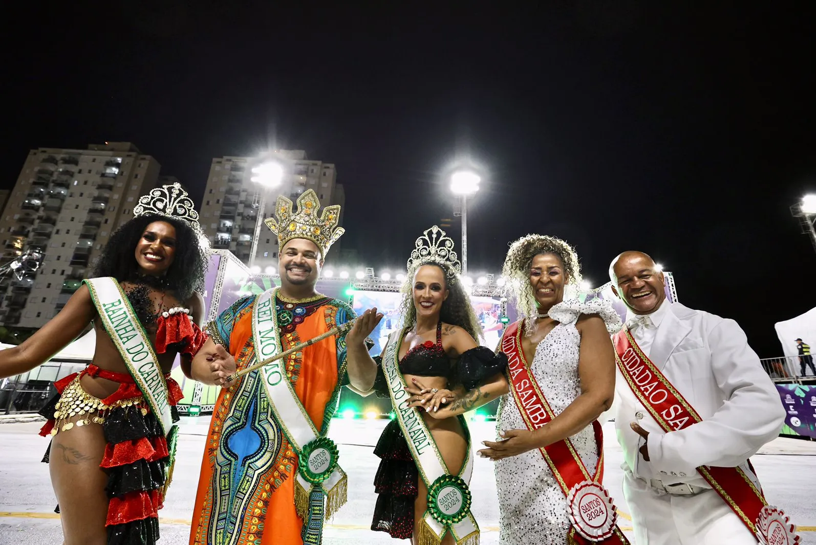 A corte carnavalesca abriu oficialmente a primeira noite de desfiles