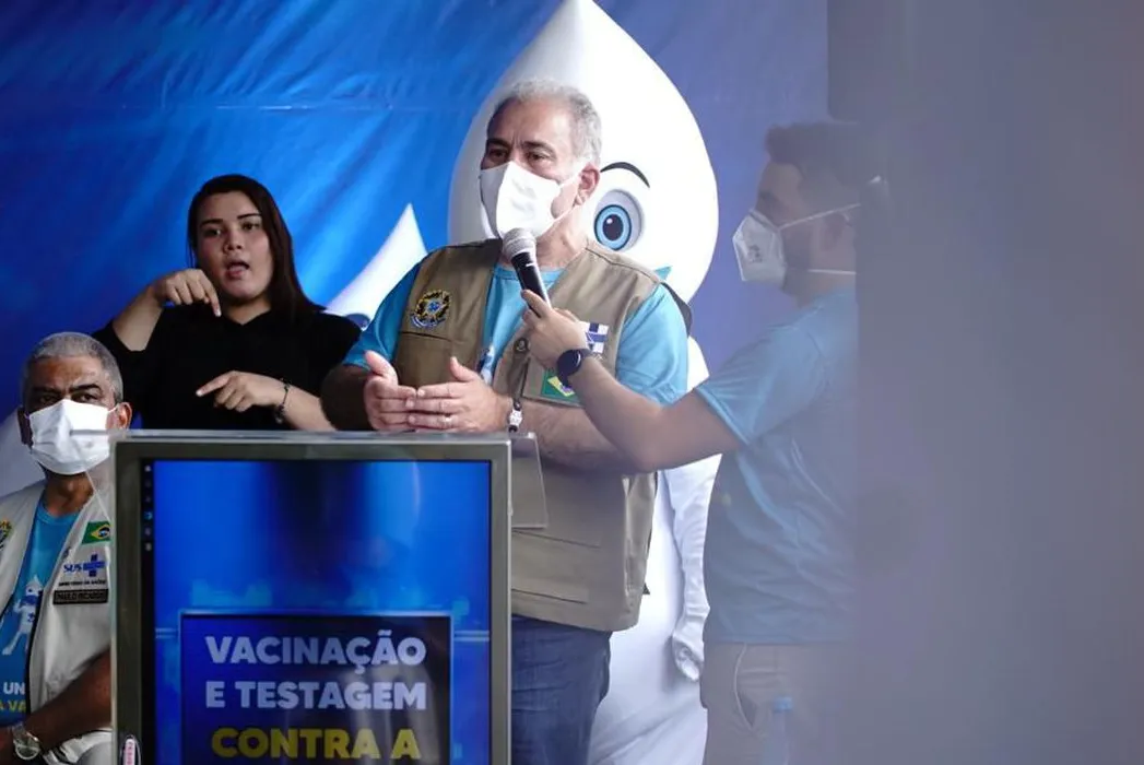 Queiroga, em Manaus, disse que vacinação completa é uma forma de evitar casos graves da doença