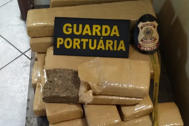 Cerca de 20 quilos de maconha foram apreendidos pela Guarda Portuária