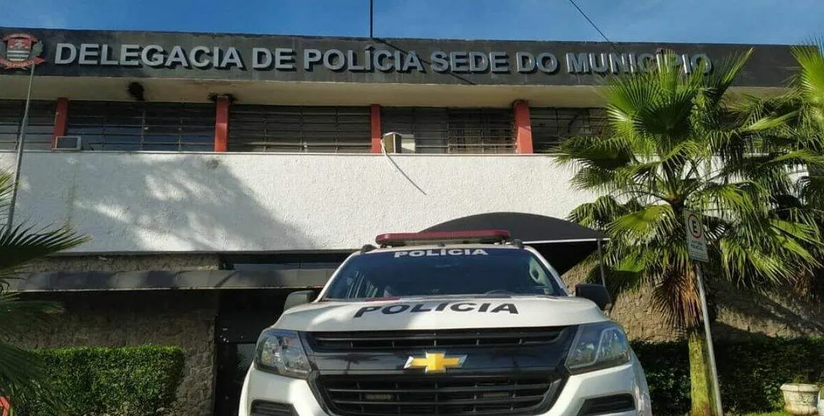  Fatos foram conduzidos para a Delegacia Sede do município, onde o criminoso permaneceu preso. 