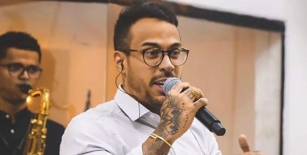  O cantor gospel André Santos é investigado por estelionato e organização criminosa 