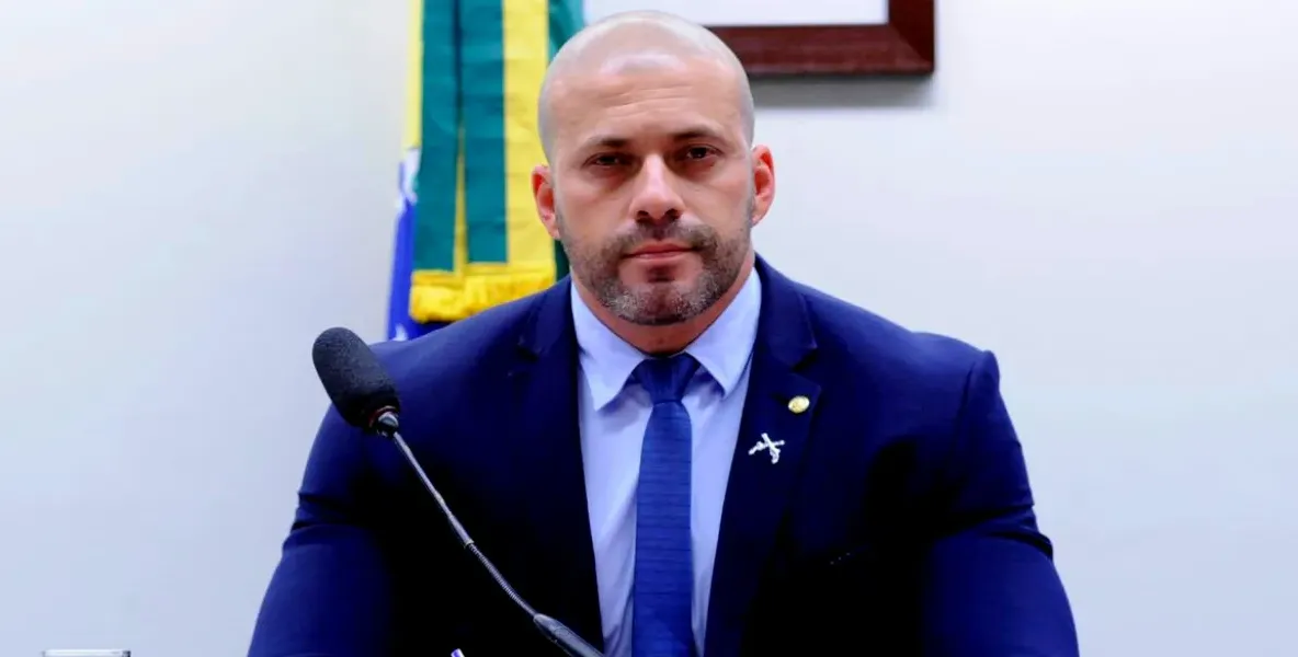  Daniel Silveira não poderá usar suas contas nas redes sociais, segundo decisão do STF 