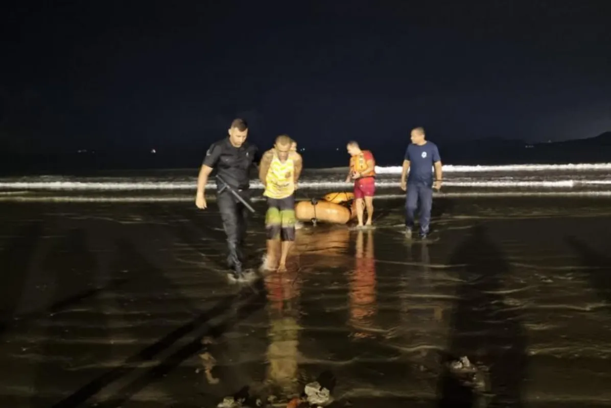 Homens tentaram fugir a nado, mas foram detidos em Santos