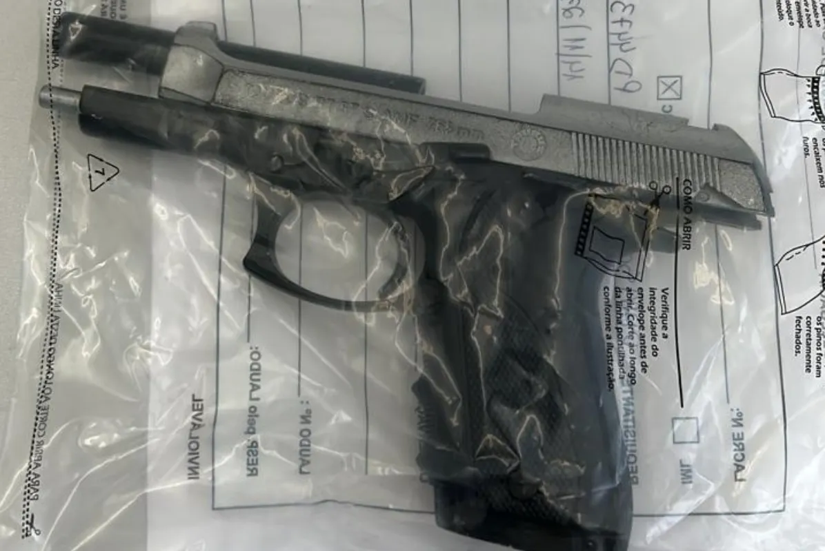 A arma encontrada pela polícia com o empresário de Santos