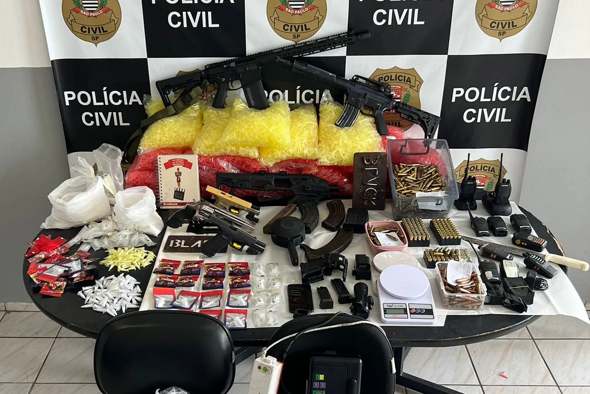 Fuzis, pistolas, munições e drogas foram apreendidos na Área Continental de São Vicente