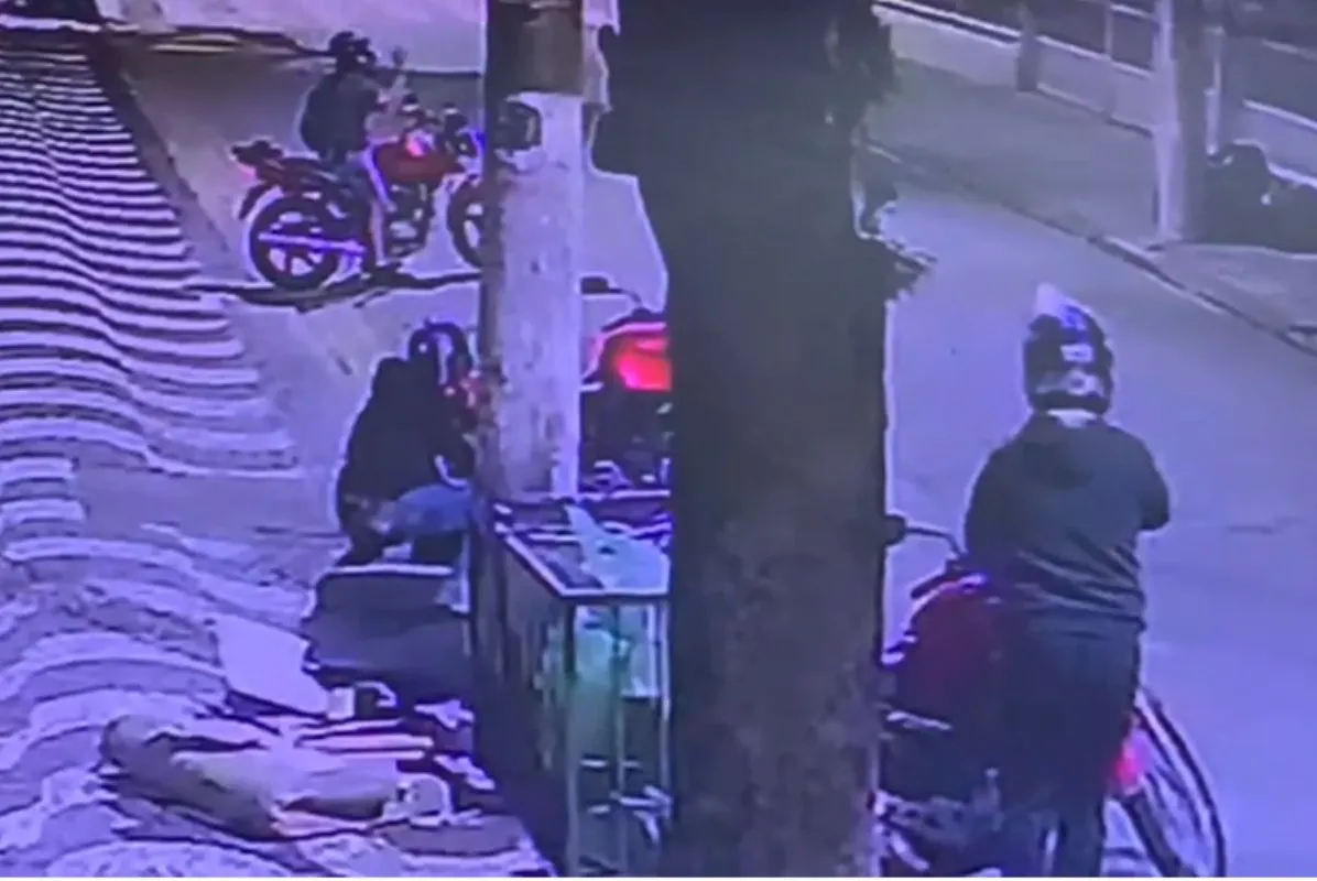 Bandidos quebraram cadeado e forçaram a ignição da moto
