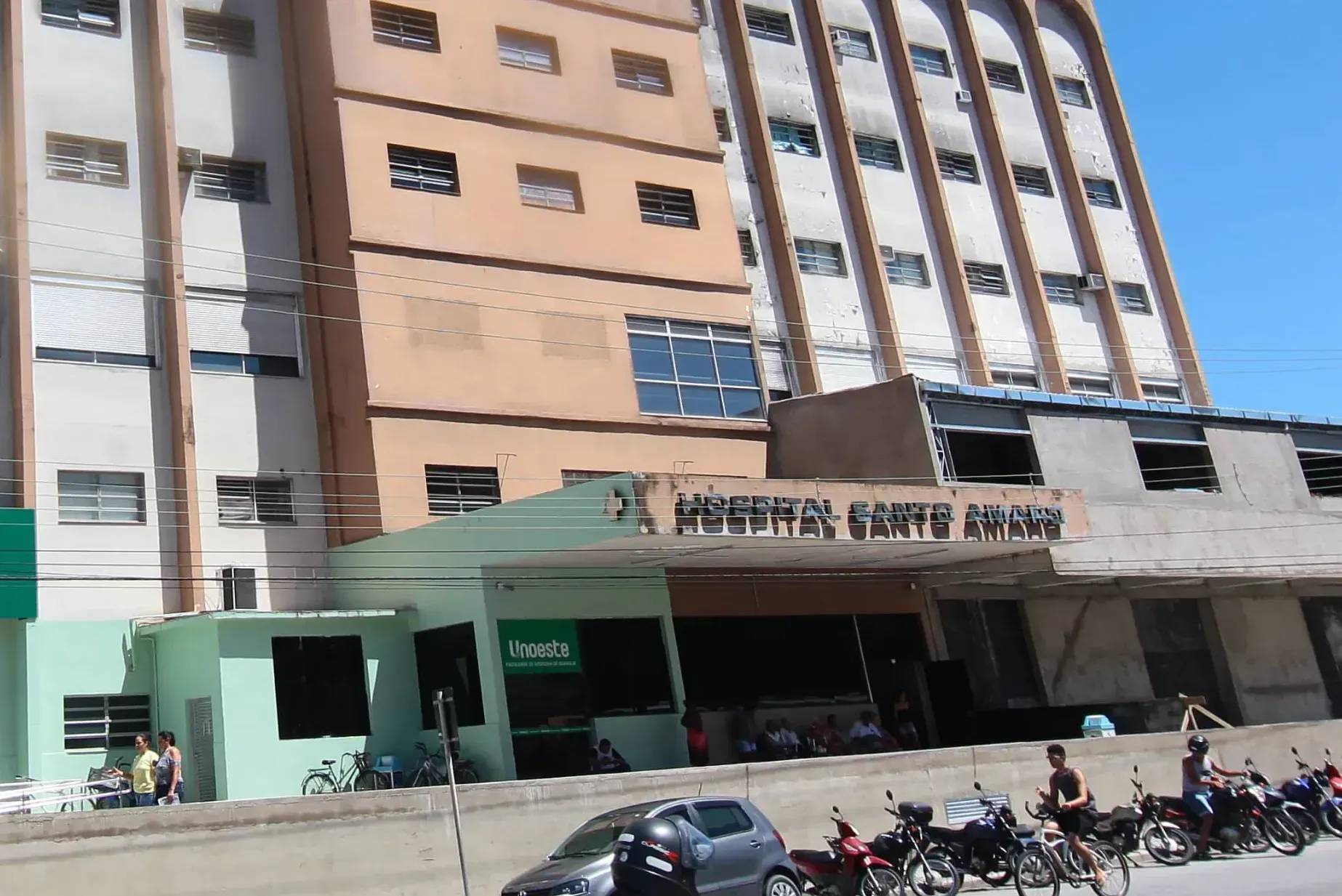 Mulher está internada na UTI do Hospital Santo Amaro, em estado estável, mas sem previsão de alta
