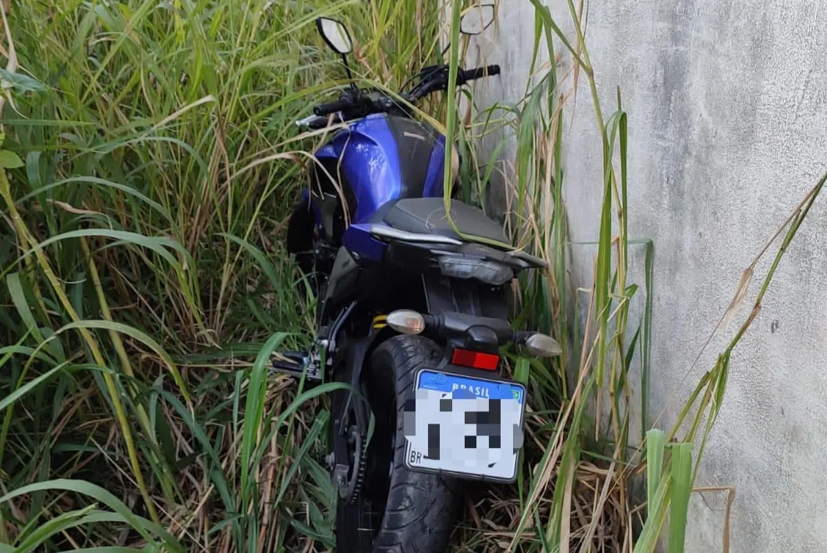 Motocicleta foi encontrada em um matagal no Jardim Melvi