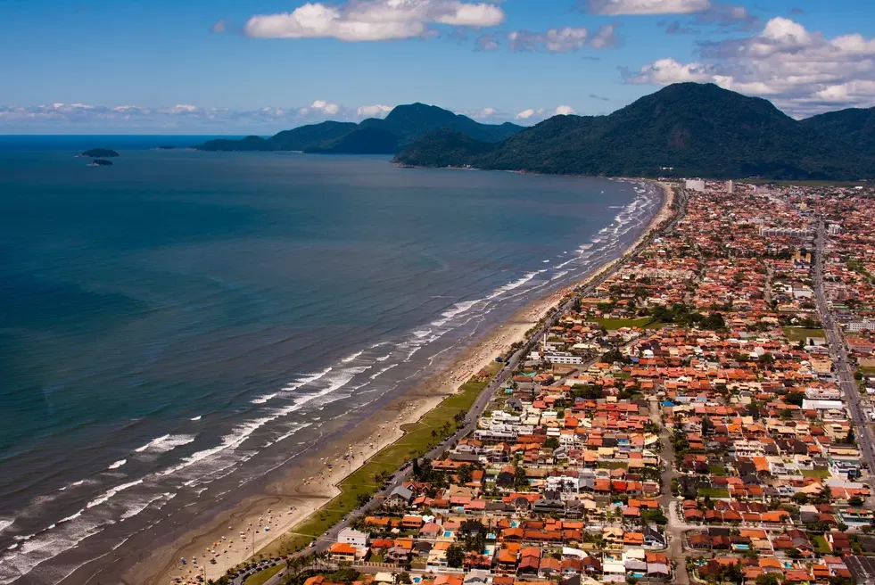 Policiais encontraram porções de maconha, cocaína e crack em Peruíbe, litoral de SP