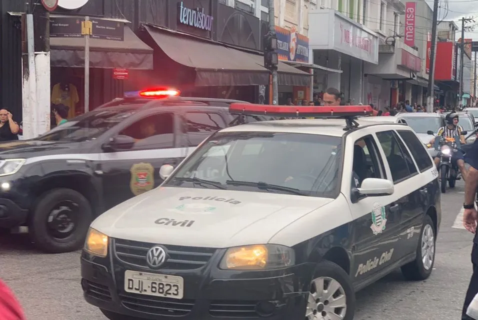 Várias viaturas da Policia Civil, Militar e da Guarda Municipal fizeram buscas pela Cidade