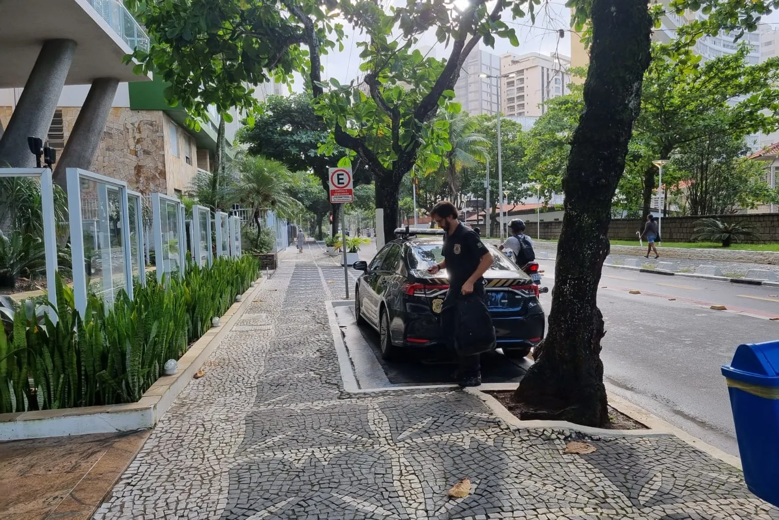 Polícia Federal está na porta do apartamento do prefeito de Guarujá