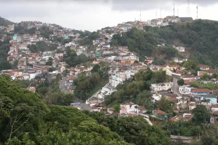 Troca de tiros aconteceu no Morro do São Bento, em Santos