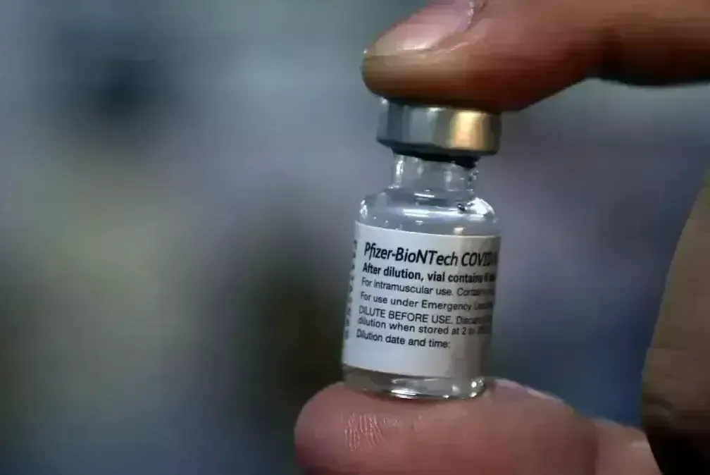 O Ministério da Saúde firmou um contrato com a Pfizer que garante o fornecimento de 20 milhões de doses de vacinas pediátricas no primeiro trimestre deste ano.
