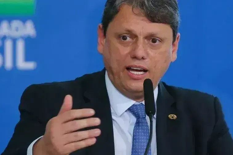 Governador eleito em São Paulo, Tarcísio de Freitas deve conversar com Lula sobre o Porto de Santos