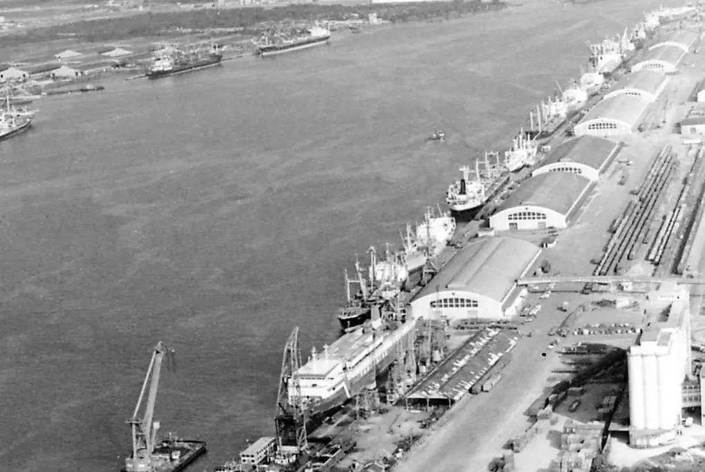 Visão aérea do Porto de Santos, anos 1960