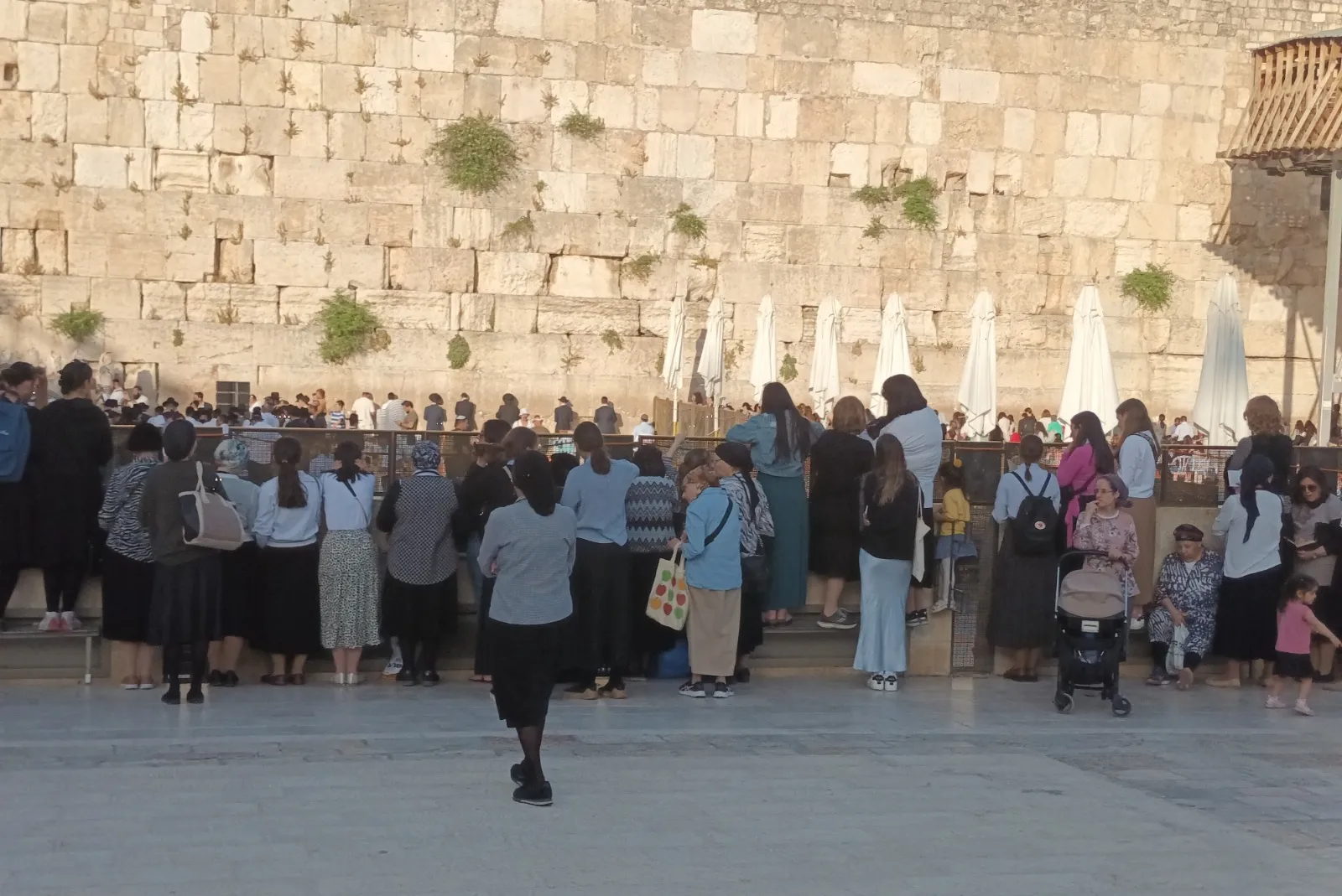 Muro das Lamentações, formado por pedras de calcário, é o que restou do chamado Segundo Templo de Jerusalém