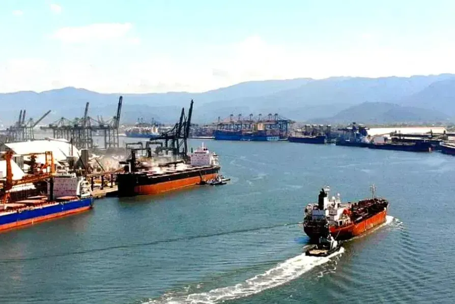 Um dos objetivos do Ministério da Infraestrutura com a desestatização é possibilitar a entrada de navios de 400 metros no complexo portuário