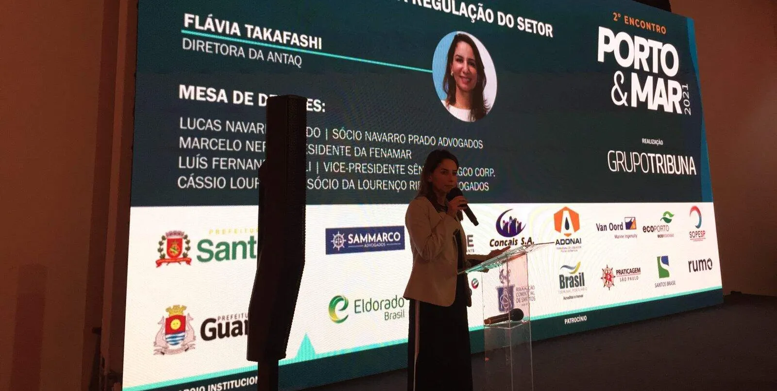A diretoria da Antaq, Flávia Takafashi, explicou o que pode mudar com a desestatização