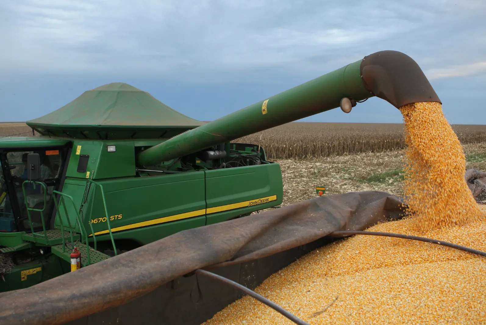 O milho foi um dos responsáveis pelo bom desempenho no total de cargas, cresceu 29,6%, em outubro