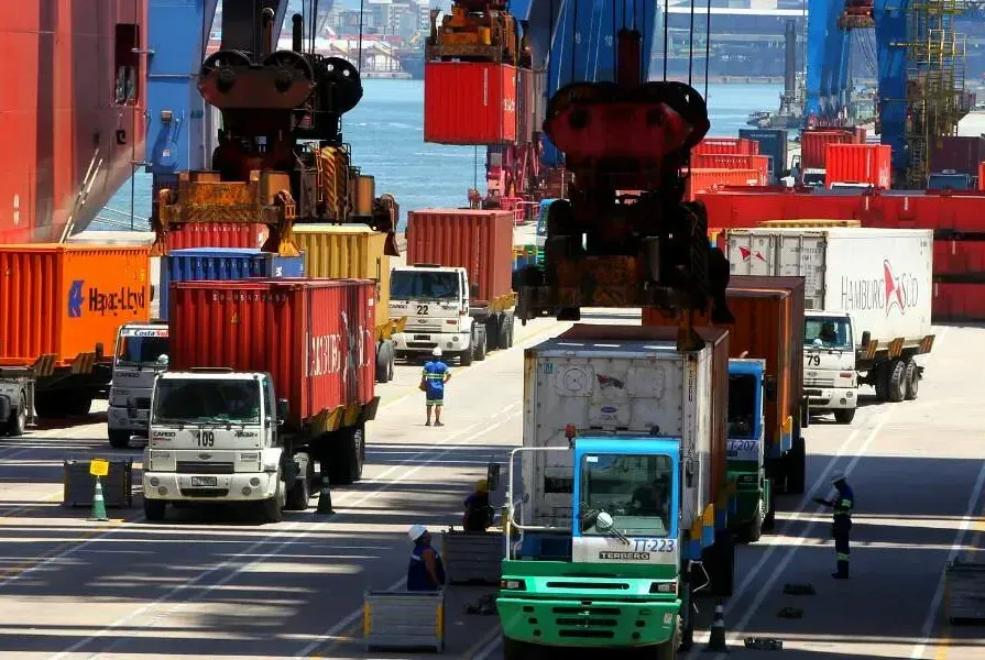 Empresa paralisou temporariamente as operações de estufagem, pré-stacking e transporte rodoviário, ferroviário e barcaça de exportação de carga