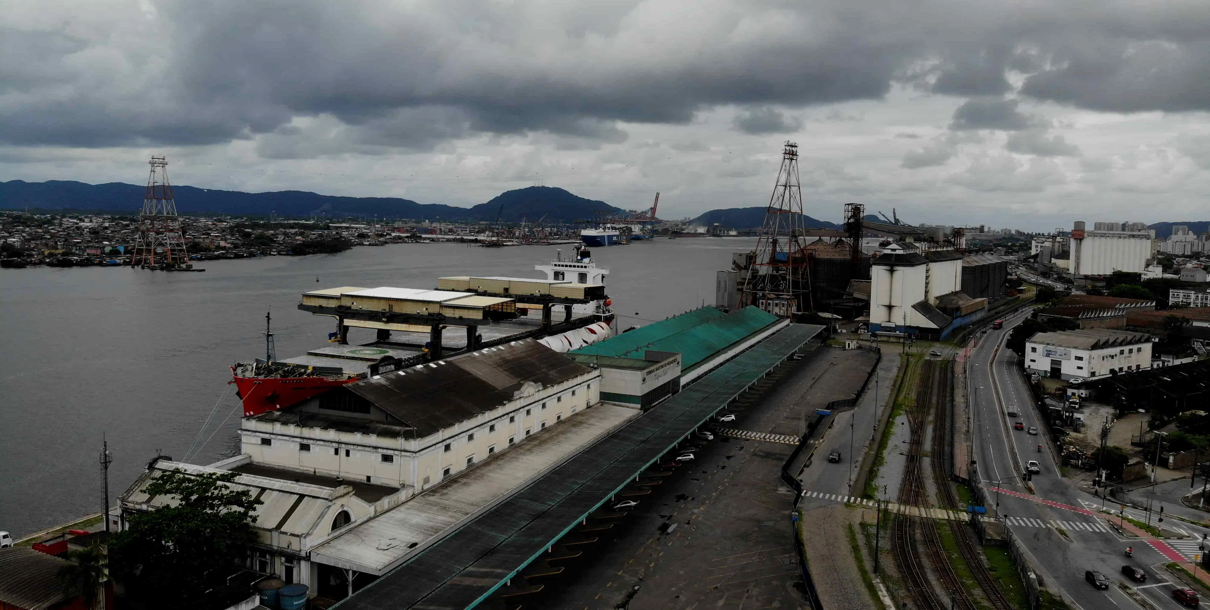  A área do terminal, na região de Outeirinhos, também é alvo de disputas intensas por empresas portuárias 