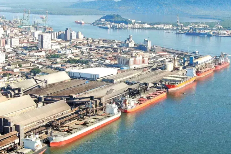 Empresa de comércio exterior tem parte de sua rotina ligada ao Porto de Santos, de suma importância para a economia nacional