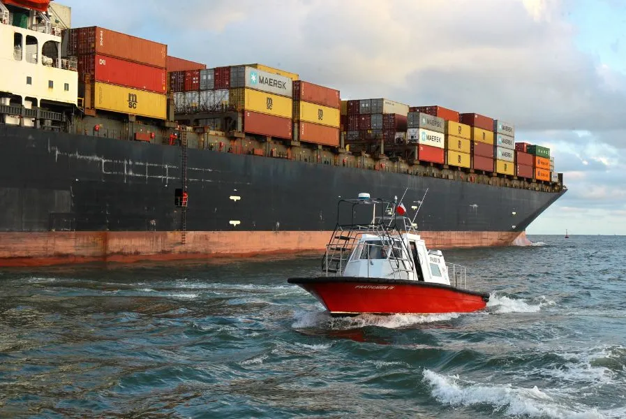 O prático é o profissional responsável pelas manobras de embarcações nos portos