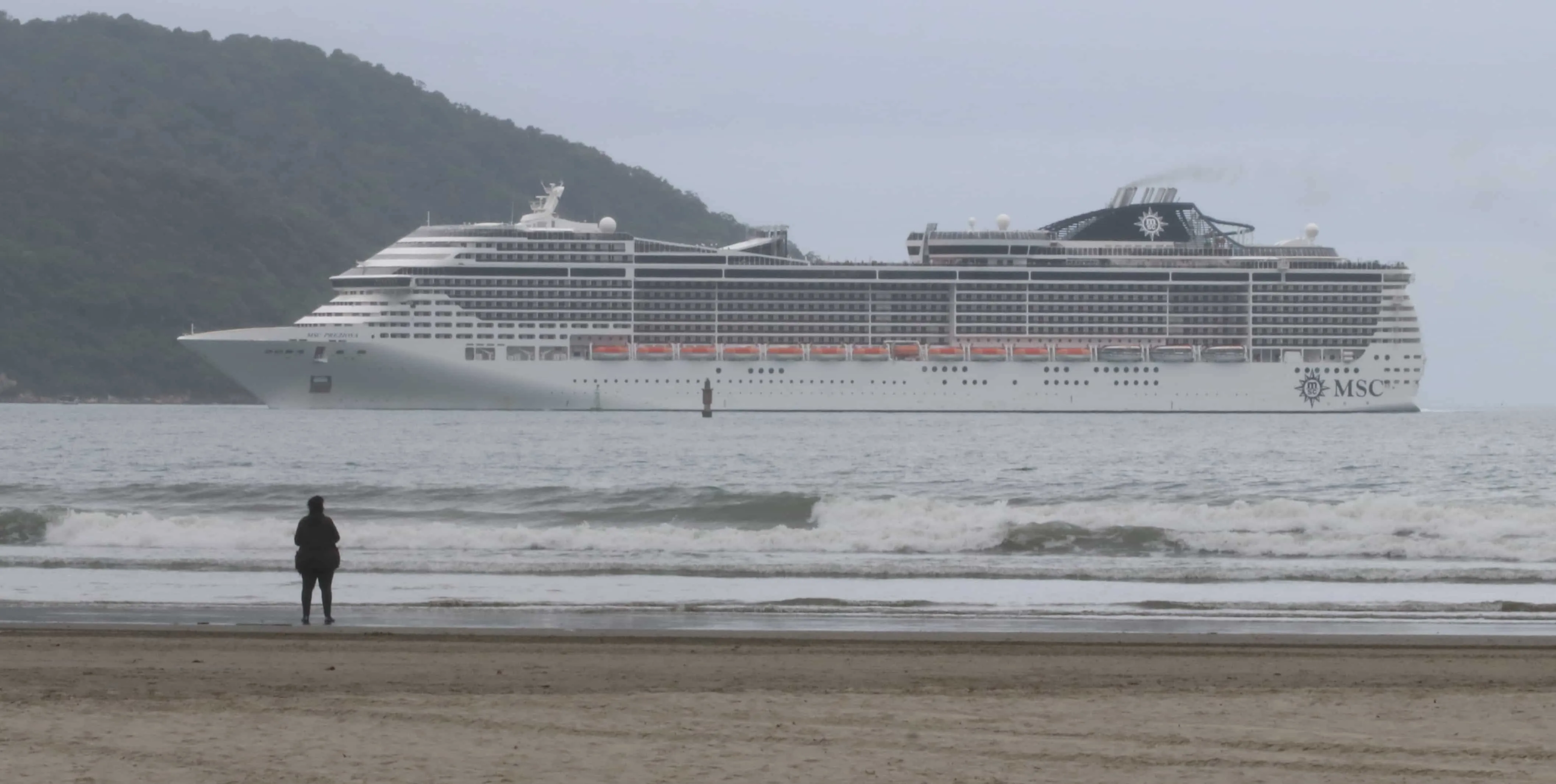  Neste ano, cerca de 237 mil passageiros devem embarcar em navios de cruzeiros no Porto de Santos 