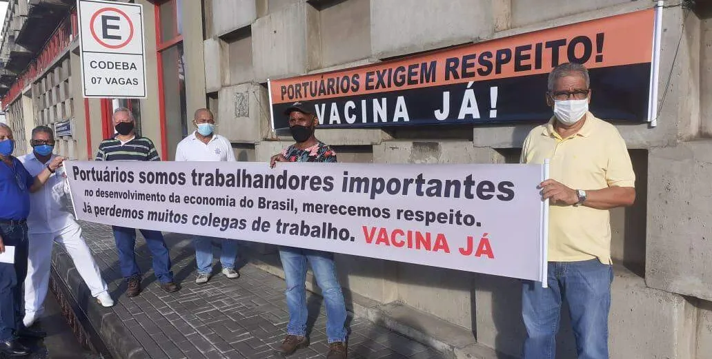   Portuários protestam pedindo por vacina na Bahia  
