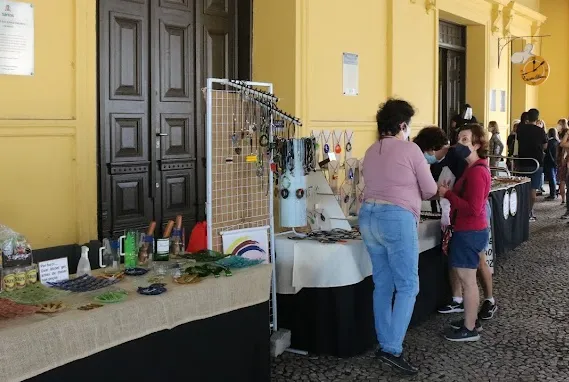 A feira de economia criativa, Feito em Santos-Valongo, estará montada no alpendre da Estação do Valongo com aproximadamente 15 expositores
