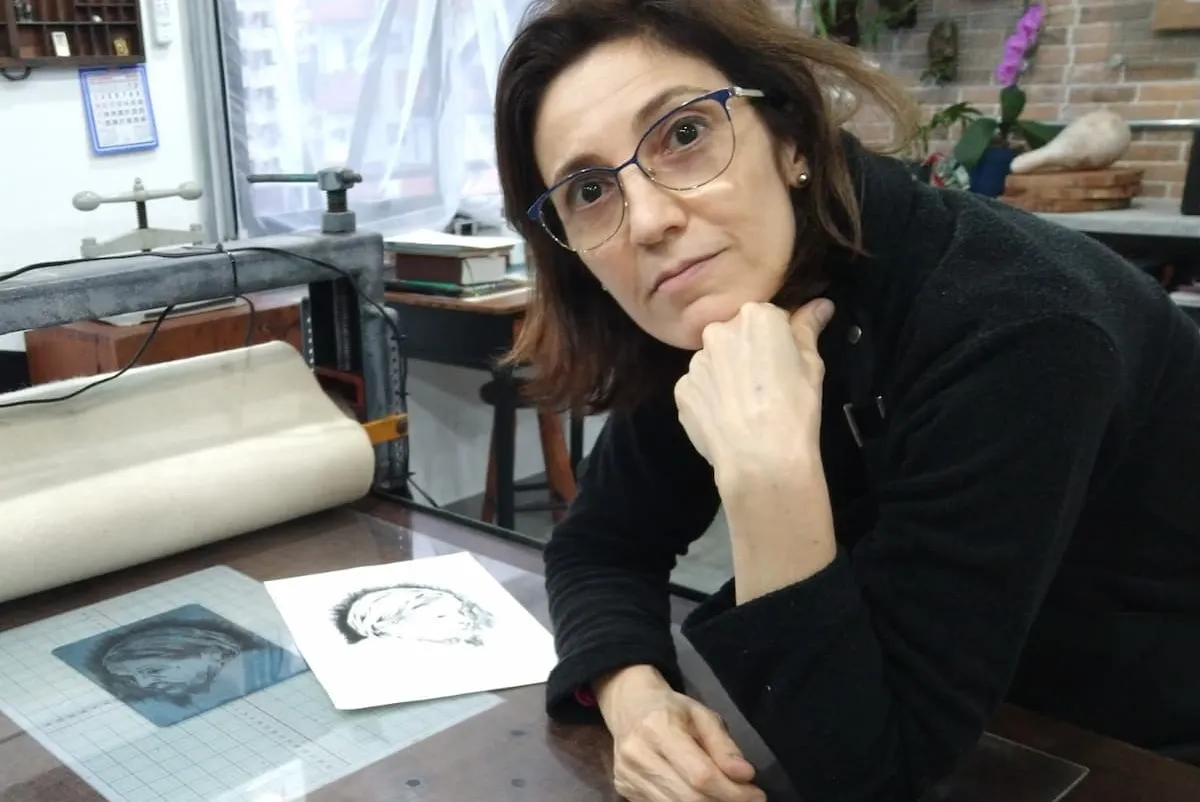 A artista plástica Márcia Santos juntou o interesse pelo bairro com a pesquisa de novos materiais