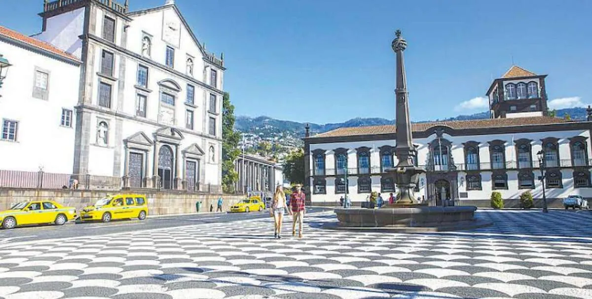  Centro histórico em Funchal, a capital madeirense: arquipélago tem 600 anos  