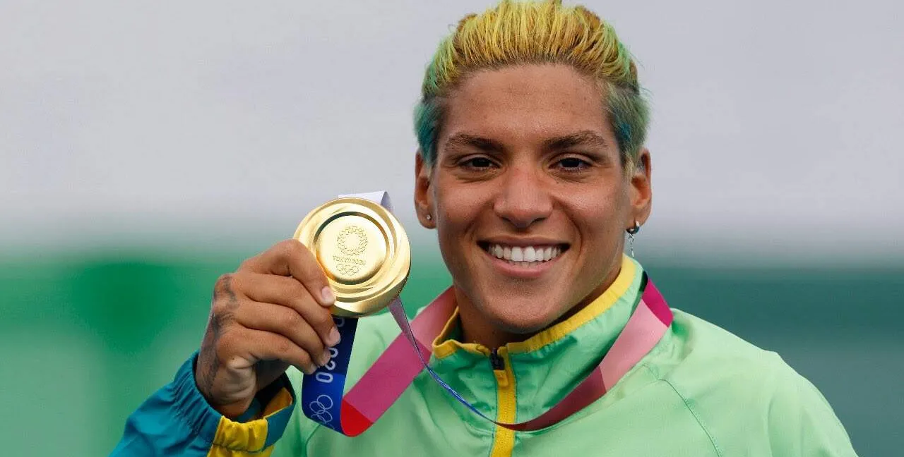  Ana Marcela Cunha, que treina em Santos, conquistou a medalha de ouro na maratona aquática 